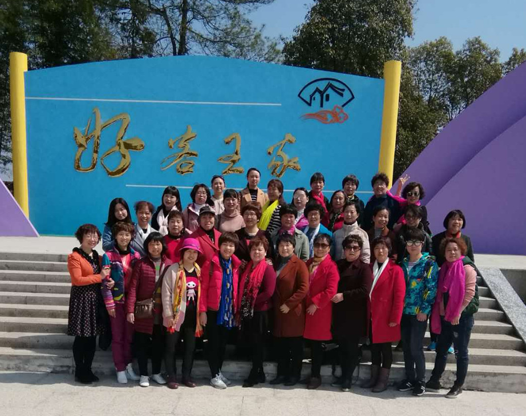上(shang)饒中(zhong)材“三(san)八節(jie)”組織(zhi)女工(gong)踏青(qing)郊遊(you)