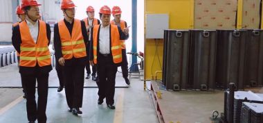 康凯模具制造有限公司董事、副總(zong)裁朱兵到(dao)公司調研(yan)